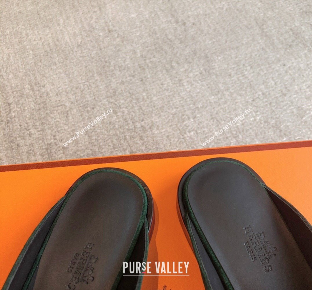 Hermes Iota mules Green in suede goatskin with iconic oversized Kelly buckle 2024 (modeng-24022626)