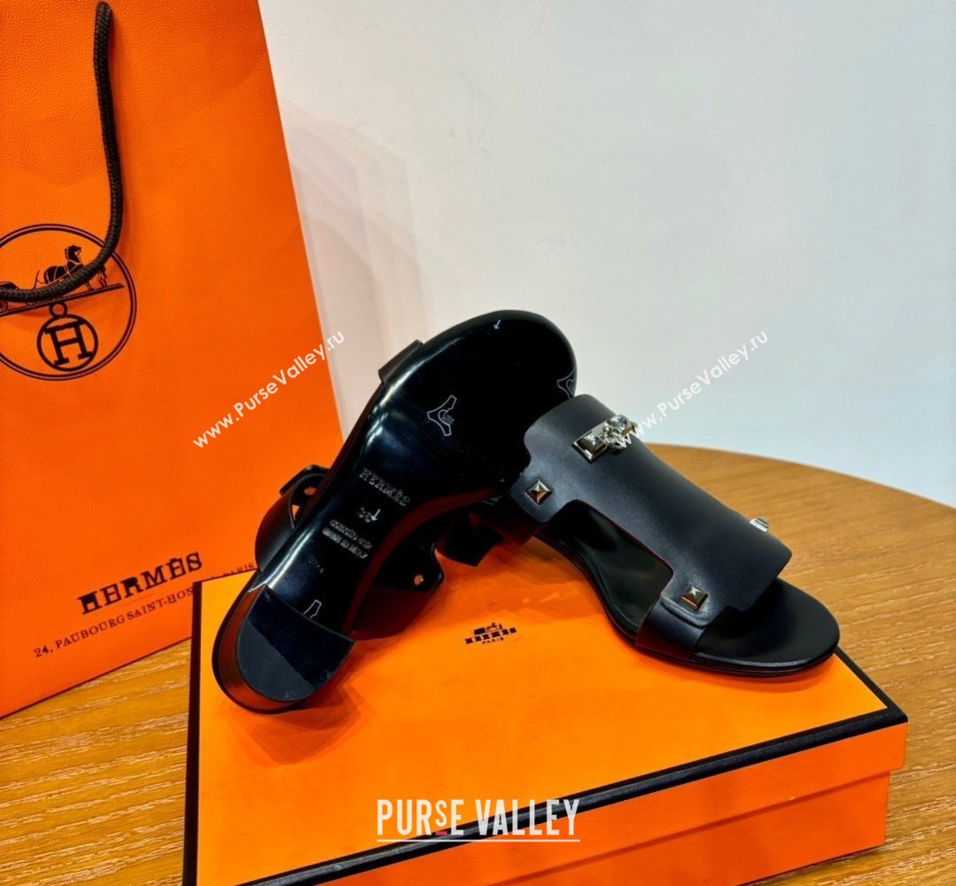 Hermes Invincible 50 sandals Black in Calfskin with iconic Medor studs Top Quality 2024 (mingdu-24022628)