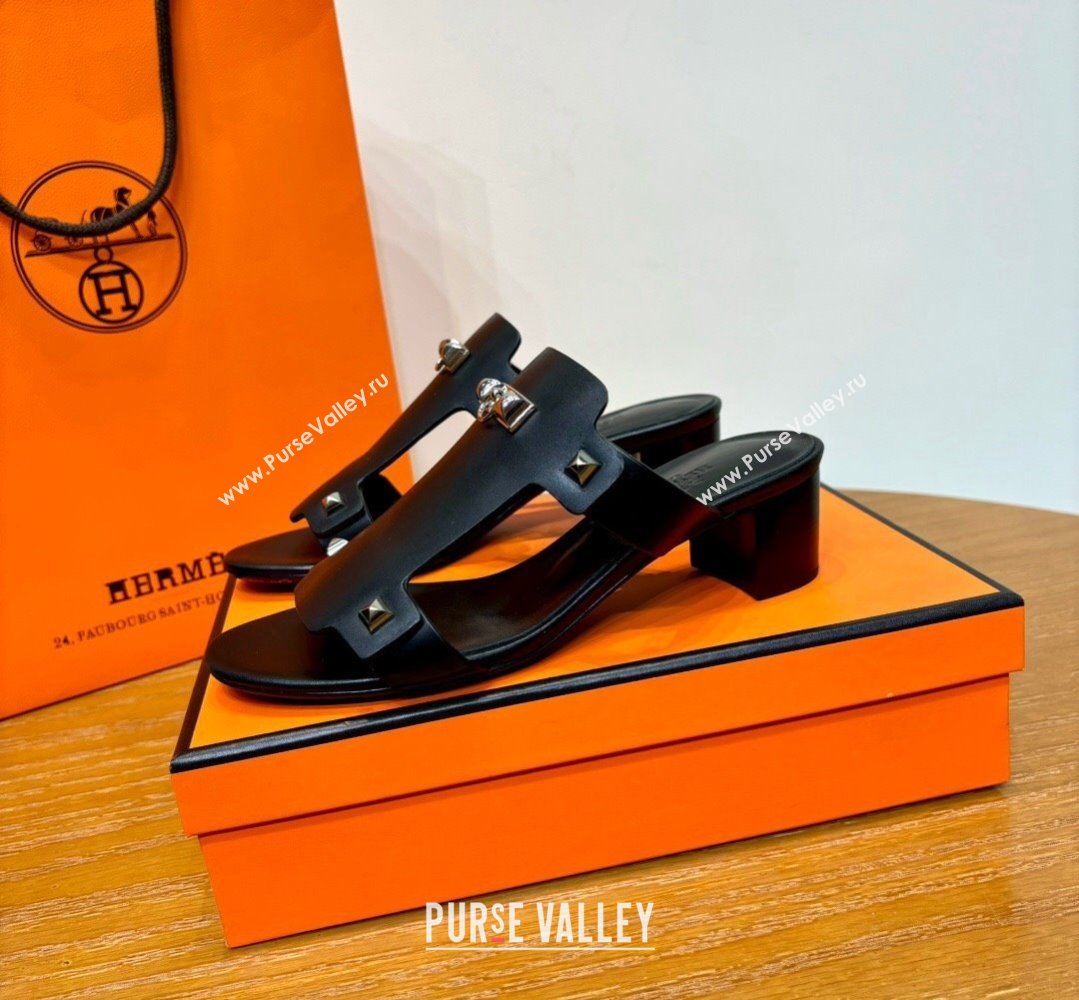 Hermes Invincible 50 sandals Black in Calfskin with iconic Medor studs Top Quality 2024 (mingdu-24022628)