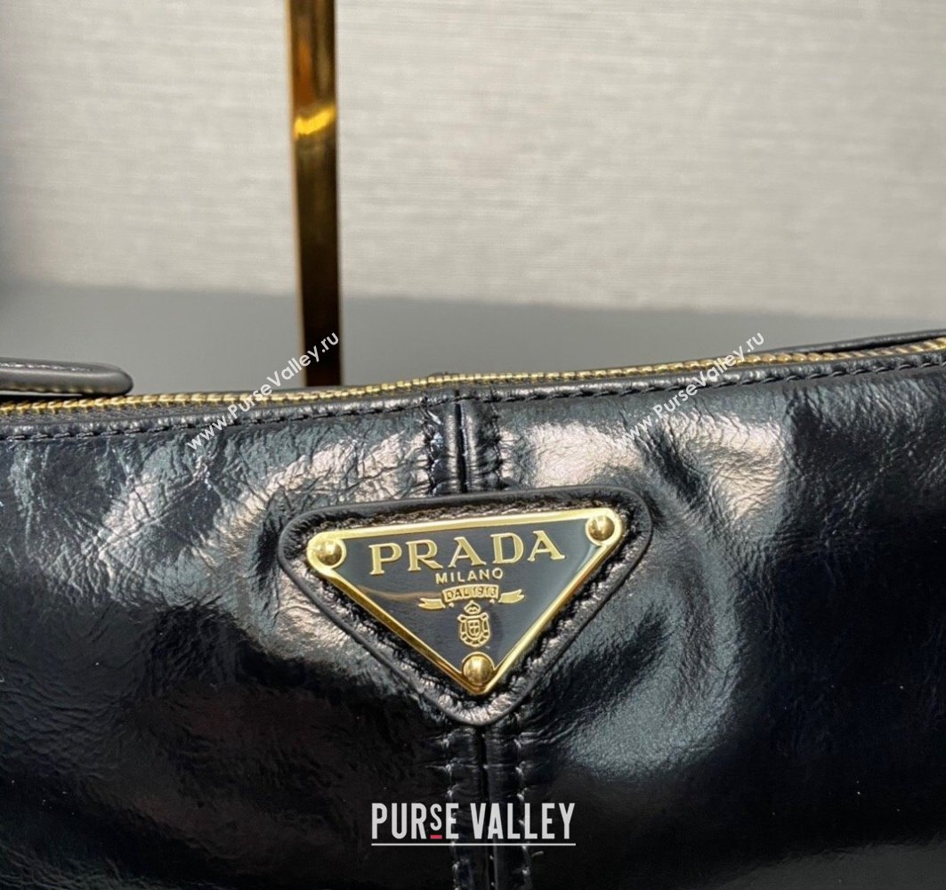 Prada Re-Edition 2002 medium leather shoulder bag 1BC221 Black 2024 (ziyin-24022864)