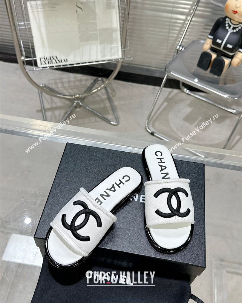 Chanel CC Logo Fabric Flat Mules White 2024 (modeng-24022914)