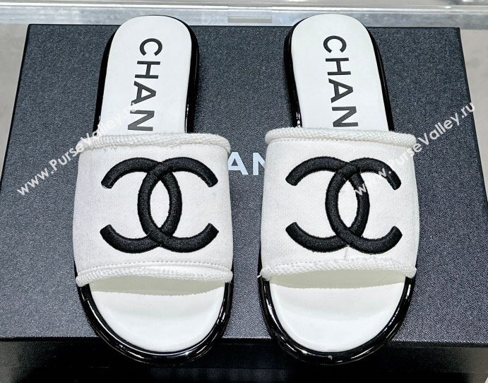 Chanel CC Logo Fabric Flat Mules White 2024 (modeng-24022914)