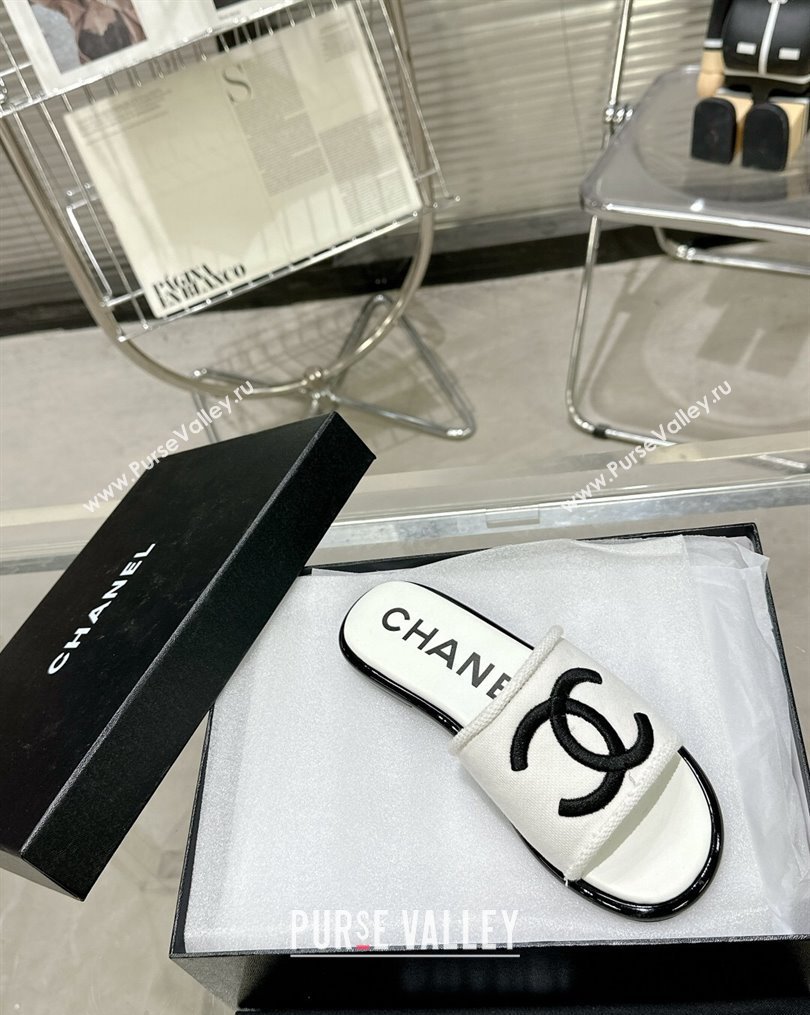 Chanel CC Logo Fabric Flat Mules White 2024 (modeng-24022914)