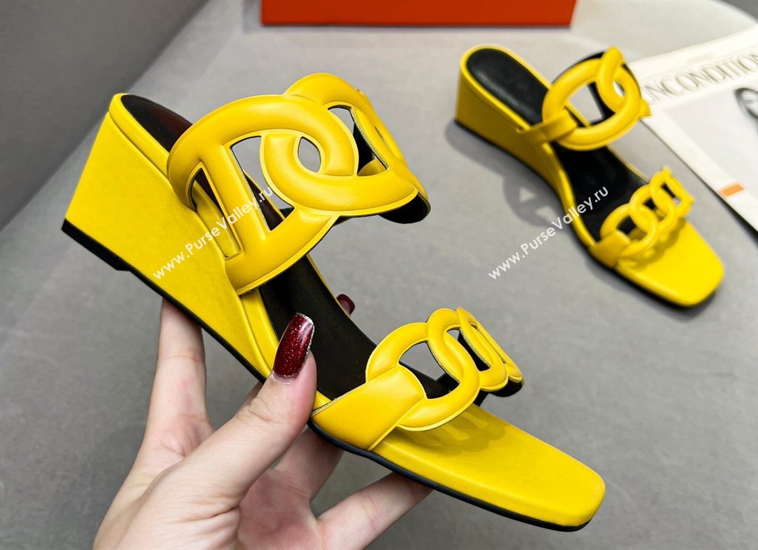 Hermes Figari 55 sandals Yellow with Chaine dAncre straps (guodong-24030426)