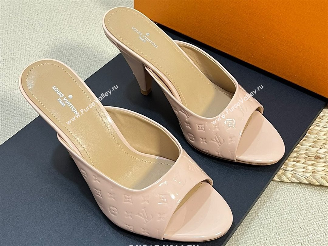 Louis Vuitton Heel 8.5cm Super Mules in Monogram-debossed patent calf leather Beige 2024 (modeng-24030601)