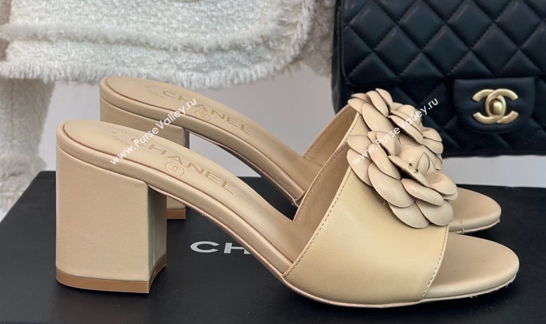 Chanel Heel 6.5cm Lambskin Mules with Camellia G45499 Beige 2024 (modeng-24030416)