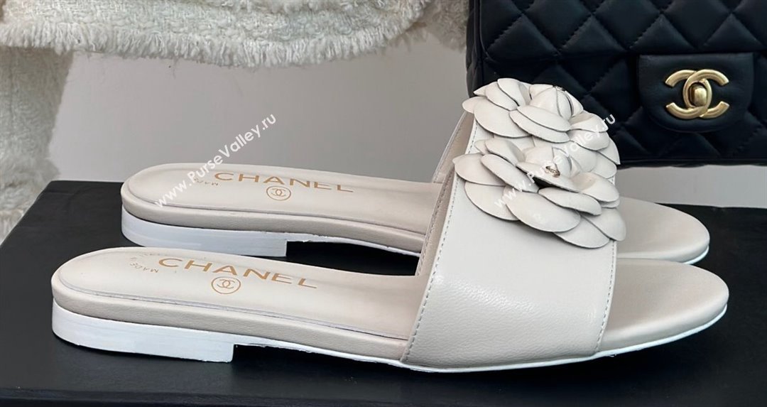 Chanel Heel 1.5cm Lambskin Mules with Camellia G45499 White 2024 (modeng-24030418)