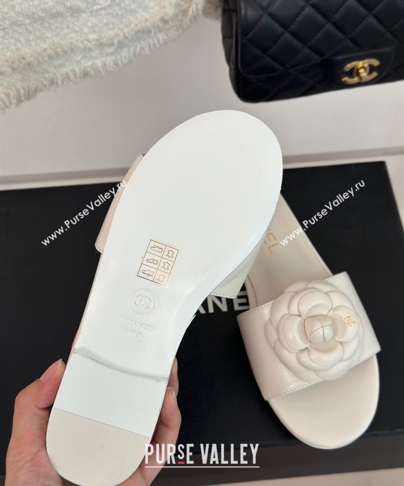 Chanel Heel 1.5cm Lambskin Mules with Camellia G45499 White 2024 (modeng-24030418)