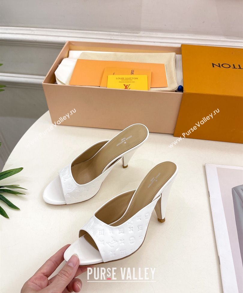 Louis Vuitton Heel 8.5cm Super Mules in Monogram-debossed patent calf leather White 2024 (modeng-24030603)