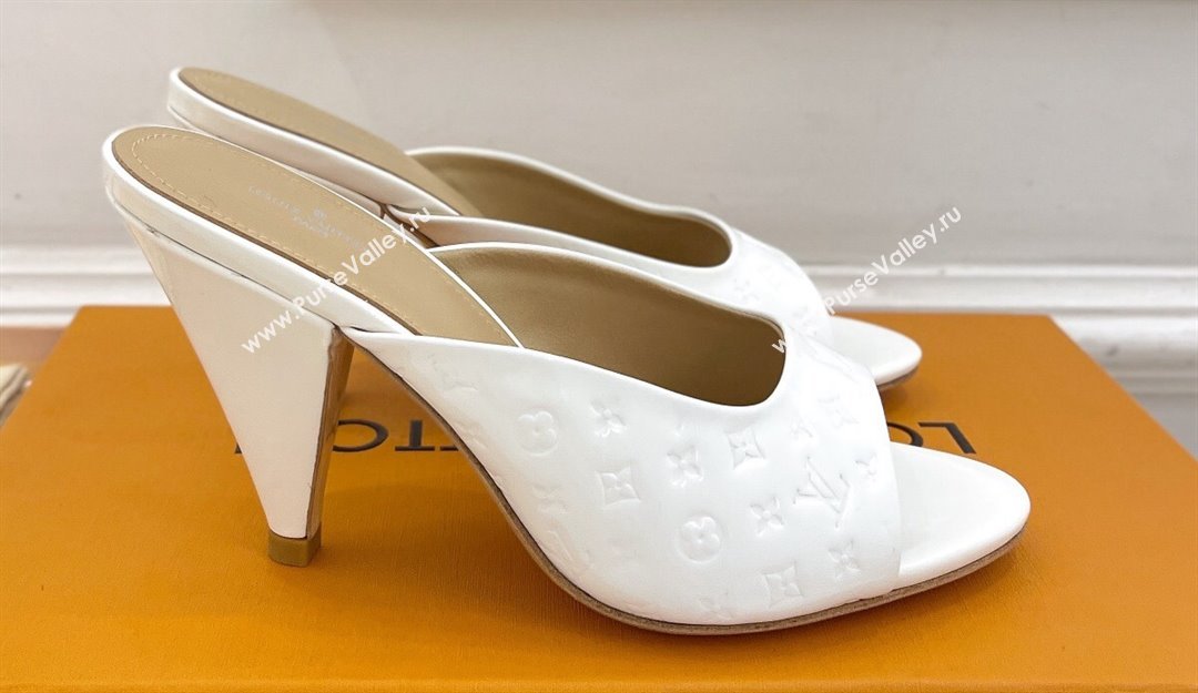 Louis Vuitton Heel 8.5cm Super Mules in Monogram-debossed patent calf leather White 2024 (modeng-24030603)