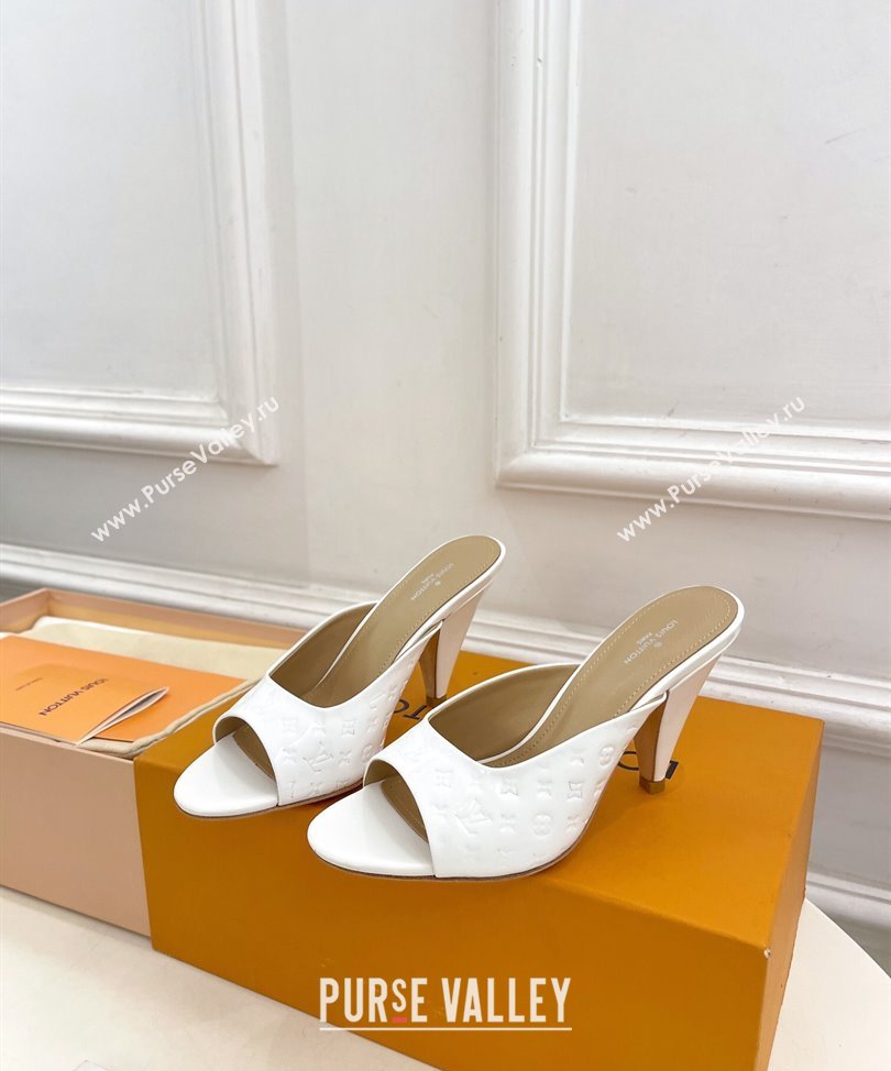 Louis Vuitton Heel 8.5cm Super Mules in Monogram-debossed patent calf leather White 2024 (modeng-24030603)