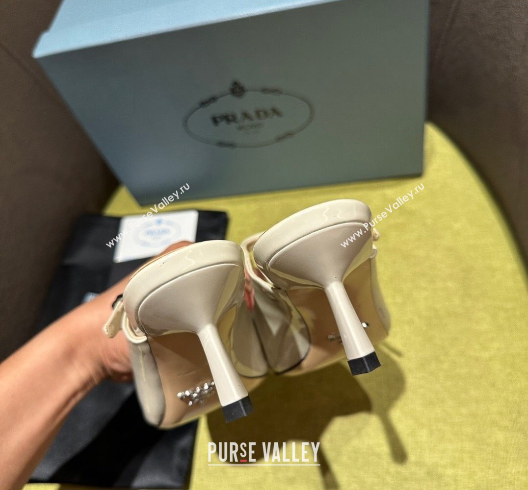 Prada Heel 5.5cm Patent leather Mules with Strap Beige 2024 (modeng-24030821)