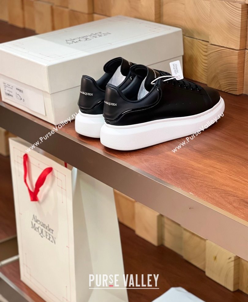 Alexander McQueen Oversized Women/Men Sneakers in Calf Leather 10 2024 (kaola-24030810)