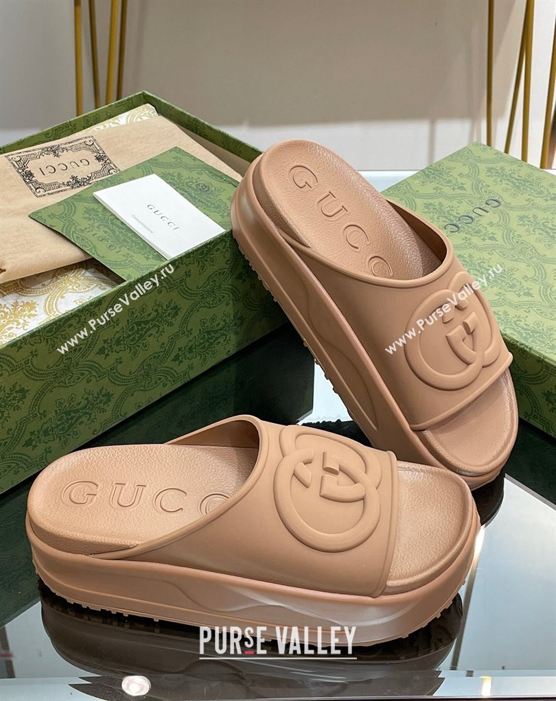 Gucci Women/Men platform Rubber slide sandals with Interlocking G Beige 2024 (modeng-24031121)