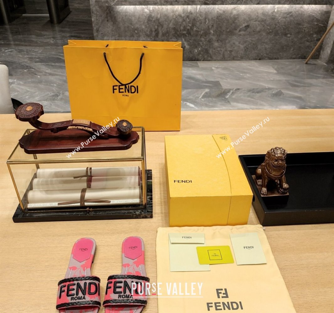 Fendi Signature Slides in canvas Pink with all-over floral print 2024 (modeng-24032054)