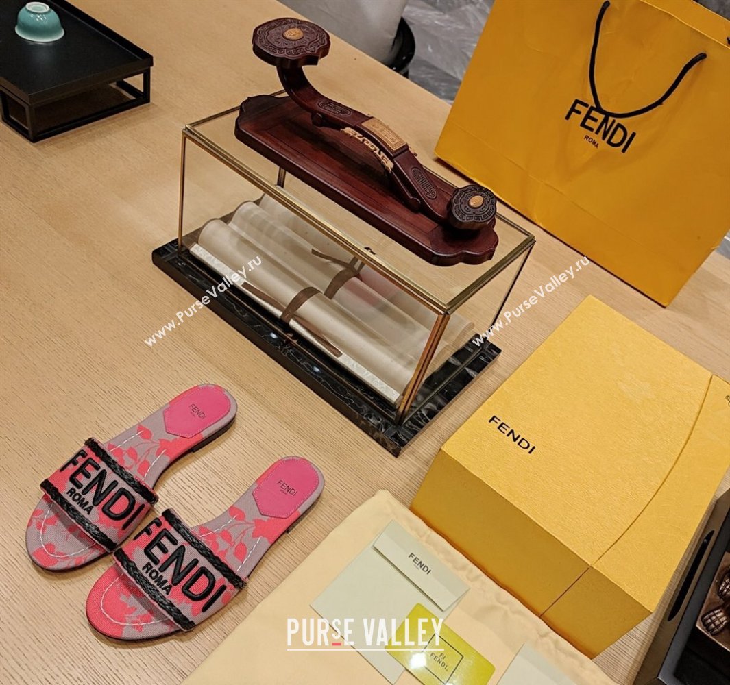 Fendi Signature Slides in canvas Pink with all-over floral print 2024 (modeng-24032054)