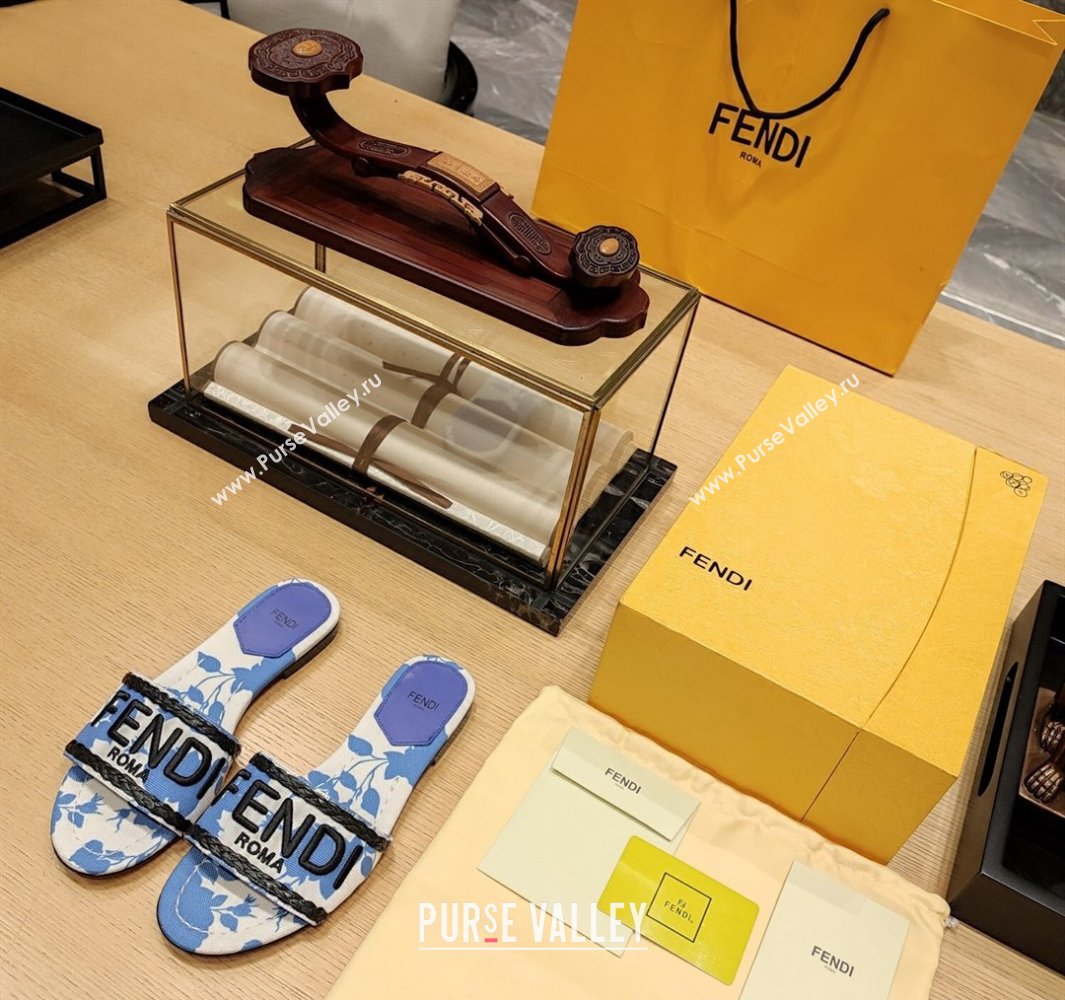 Fendi Signature Slides in canvas Blue with all-over floral print 2024 (modeng-24032056)