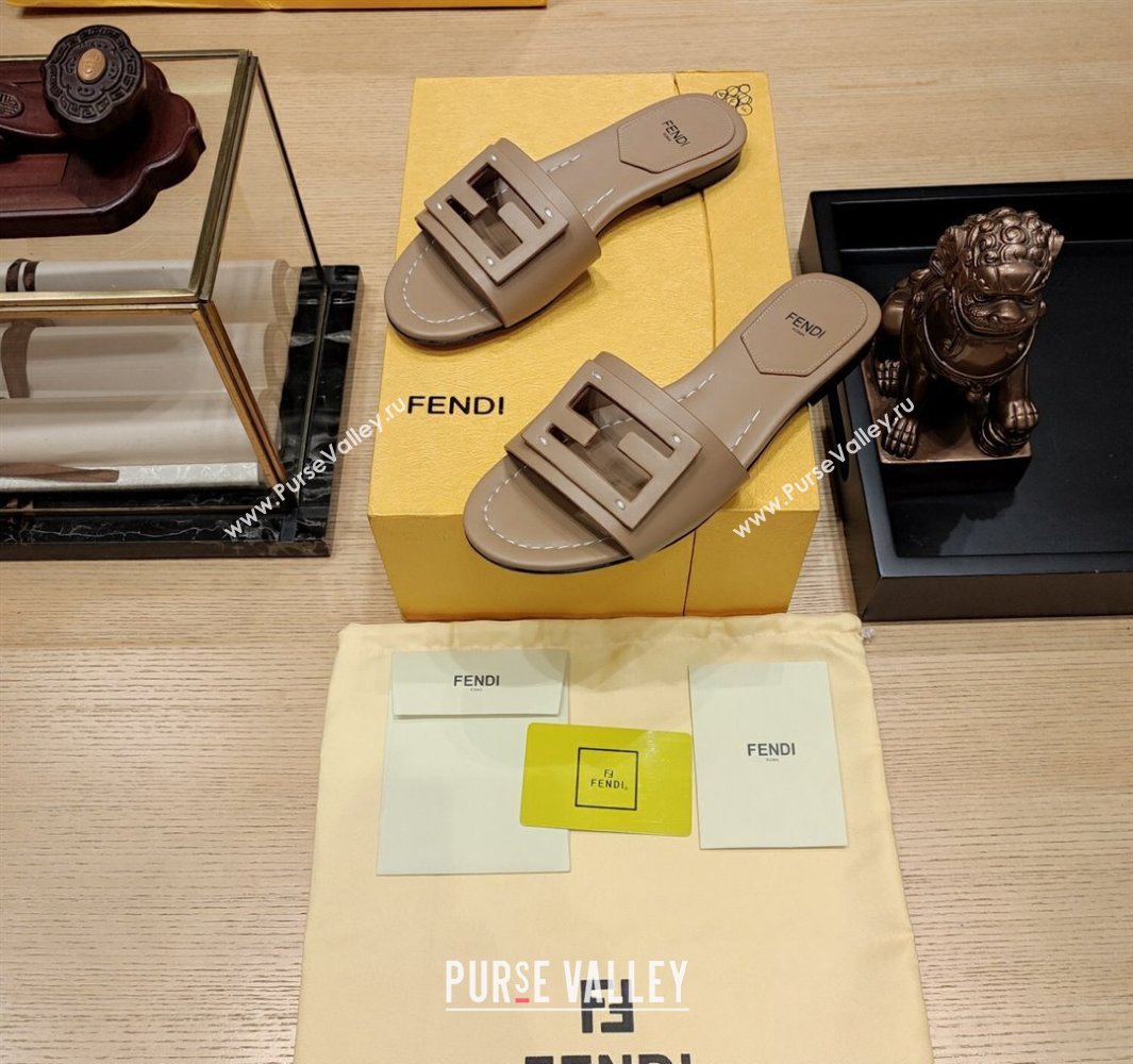 Fendi Baguette leather slides Beige 2024 (modeng-24032051)