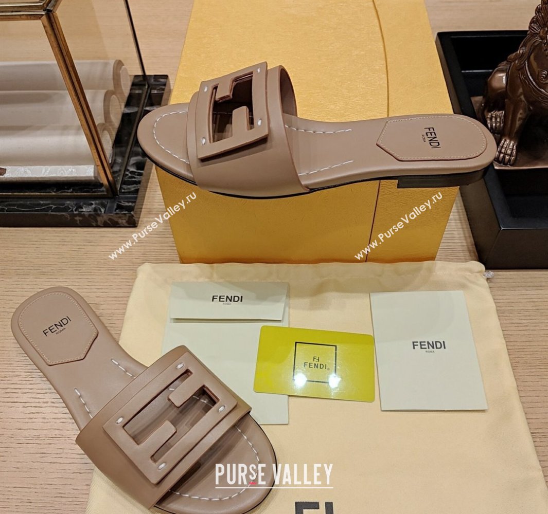 Fendi Baguette leather slides Beige 2024 (modeng-24032051)