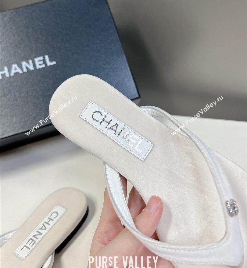 Chanel Crystal CC Logo Thong Sandals Velvet White 2024 (modeng-24031149)