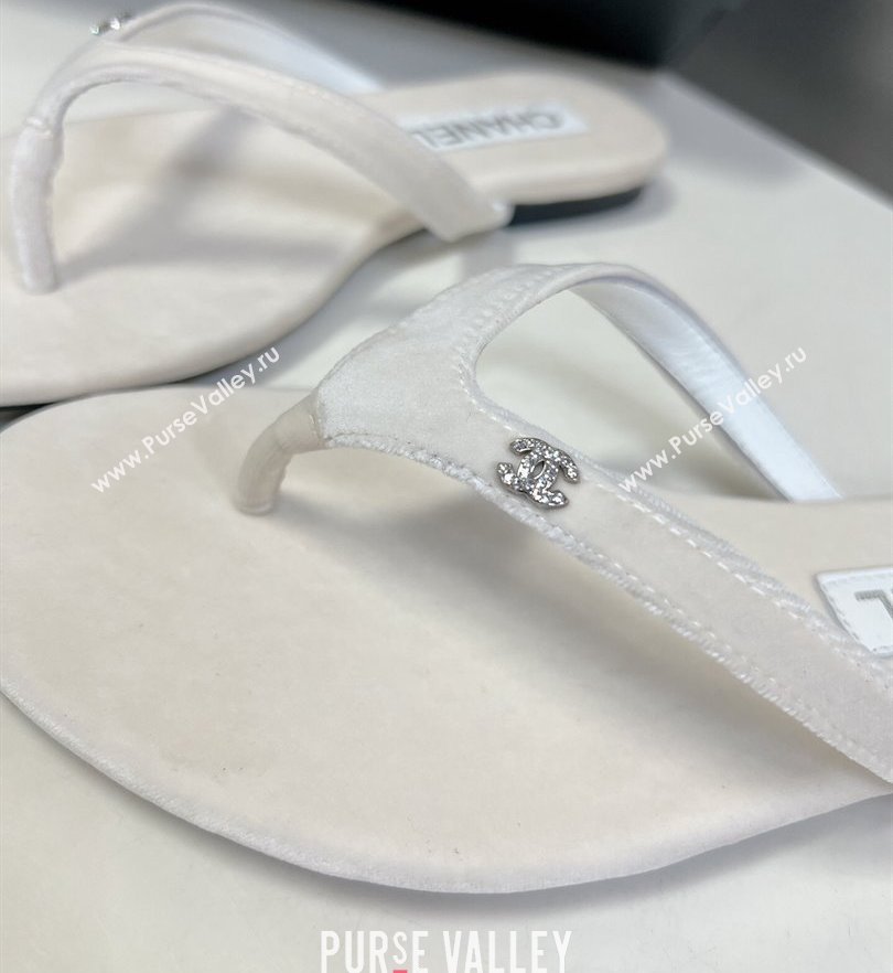 Chanel Crystal CC Logo Thong Sandals Velvet White 2024 (modeng-24031149)