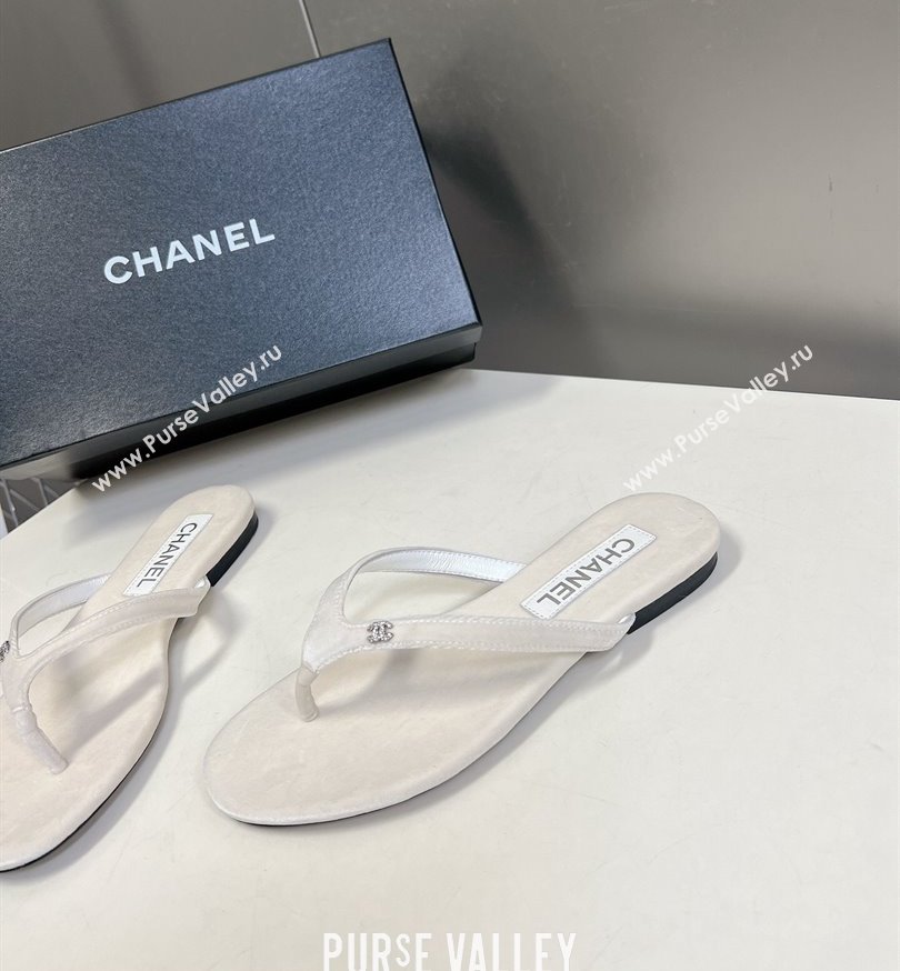 Chanel Crystal CC Logo Thong Sandals Velvet White 2024 (modeng-24031149)