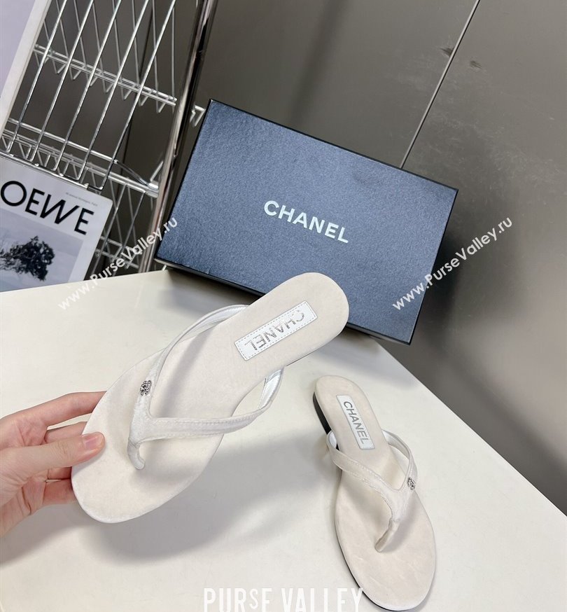 Chanel Crystal CC Logo Thong Sandals Velvet White 2024 (modeng-24031149)