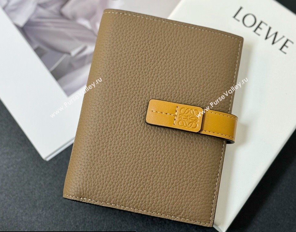 Loewe Medium vertical wallet in soft grained calfskin Camel (hongyun-24032019)