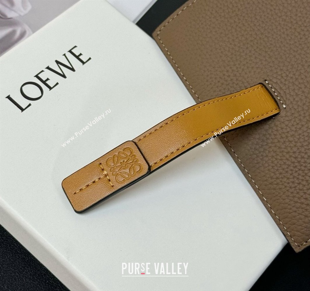 Loewe Medium vertical wallet in soft grained calfskin Camel (hongyun-24032019)