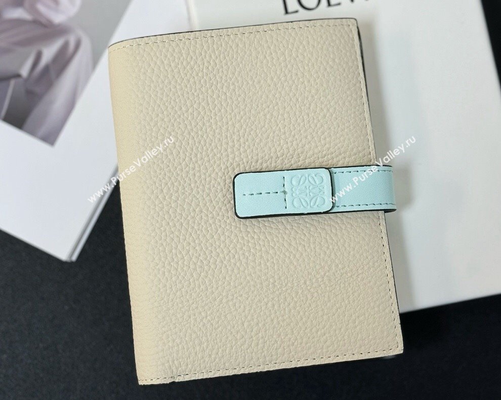 Loewe Medium vertical wallet in soft grained calfskin Creamy (hongyun-24032020)