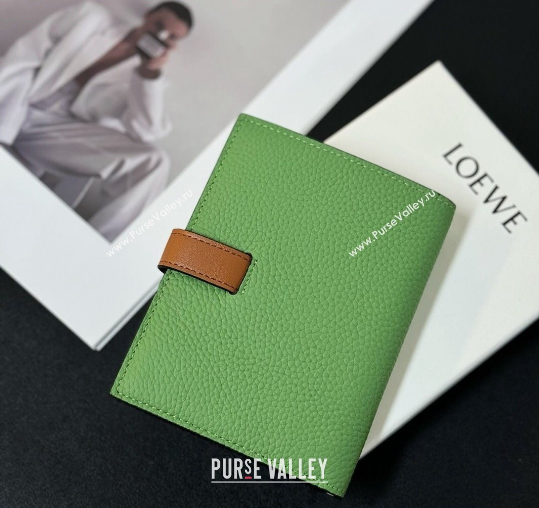 Loewe Medium vertical wallet in soft grained calfskin Green (hongyun-24032022)