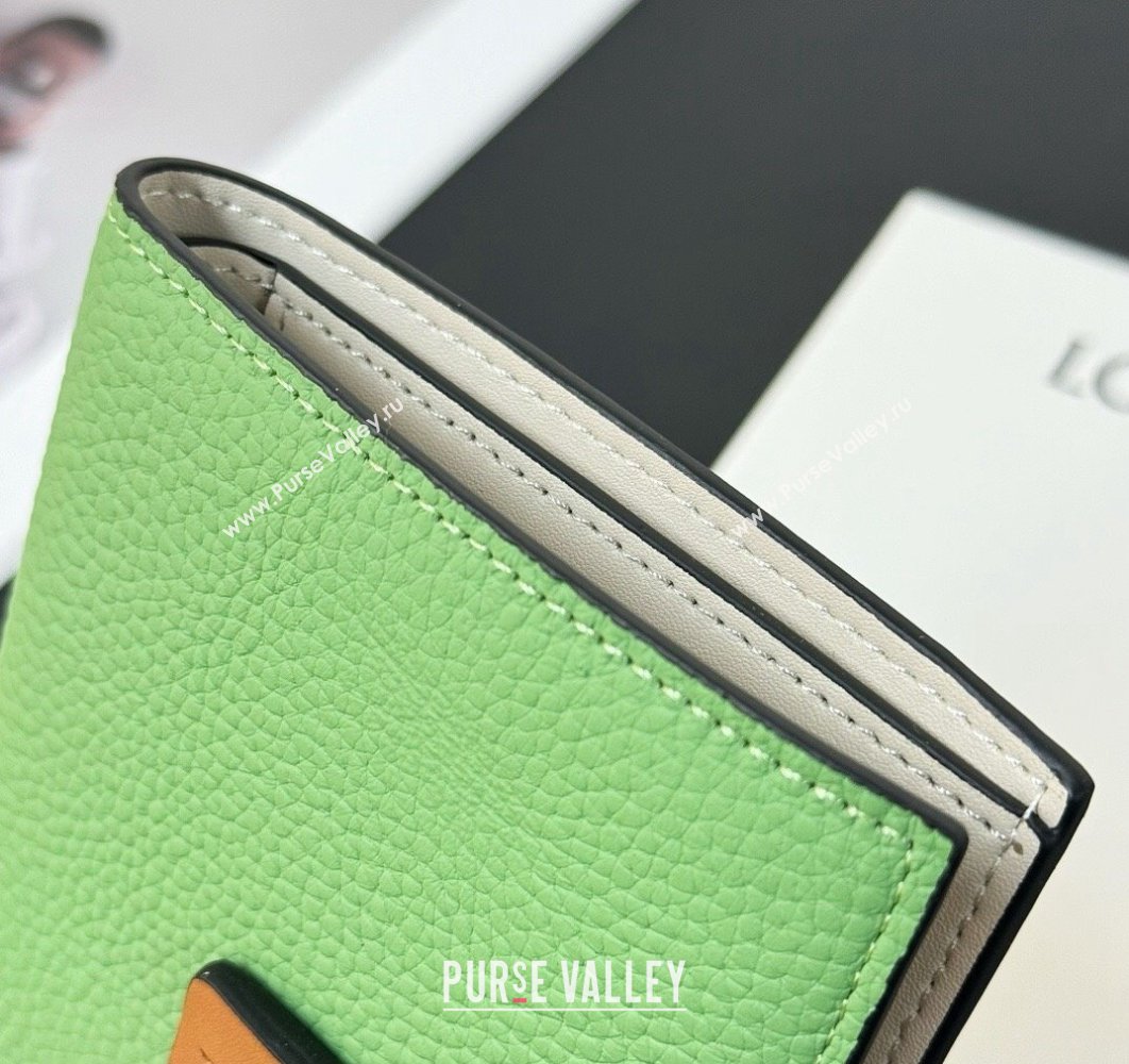 Loewe Medium vertical wallet in soft grained calfskin Green (hongyun-24032022)