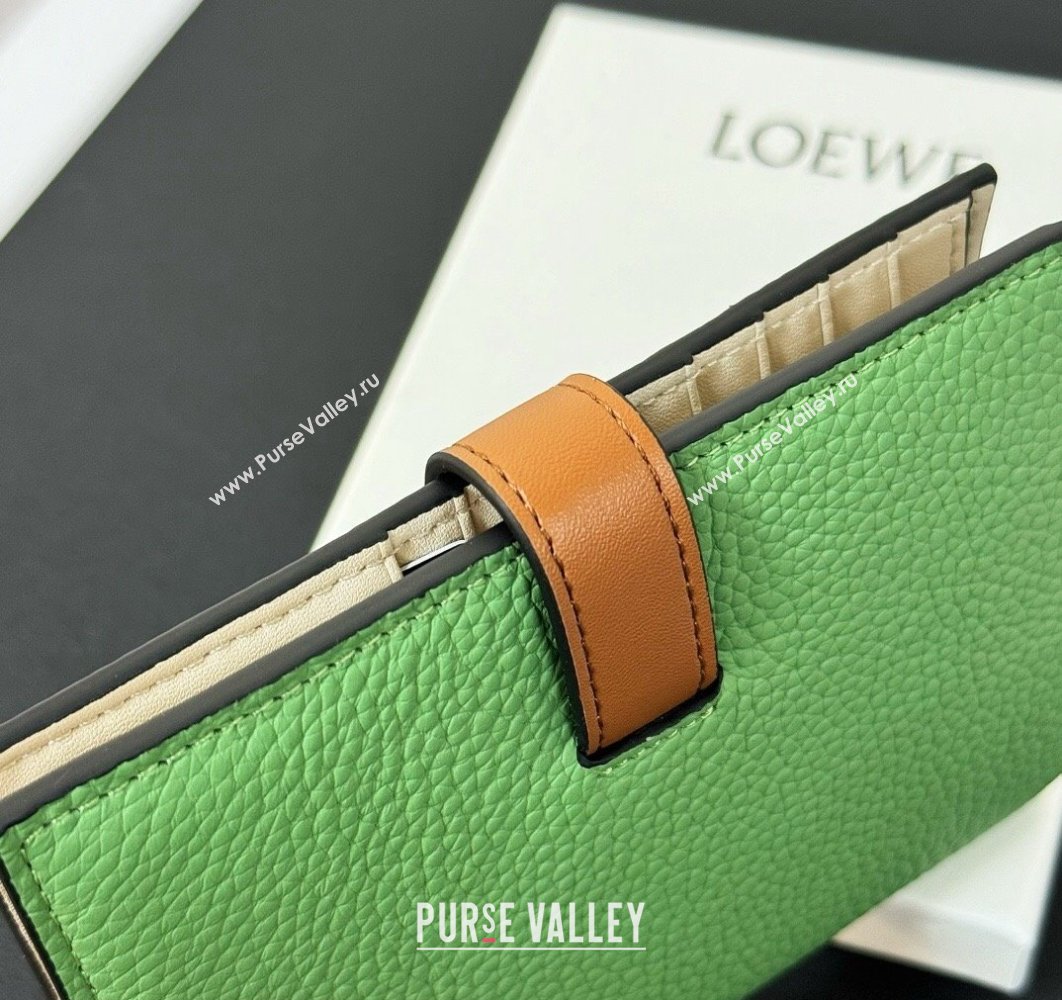 Loewe Medium vertical wallet in soft grained calfskin Green (hongyun-24032022)