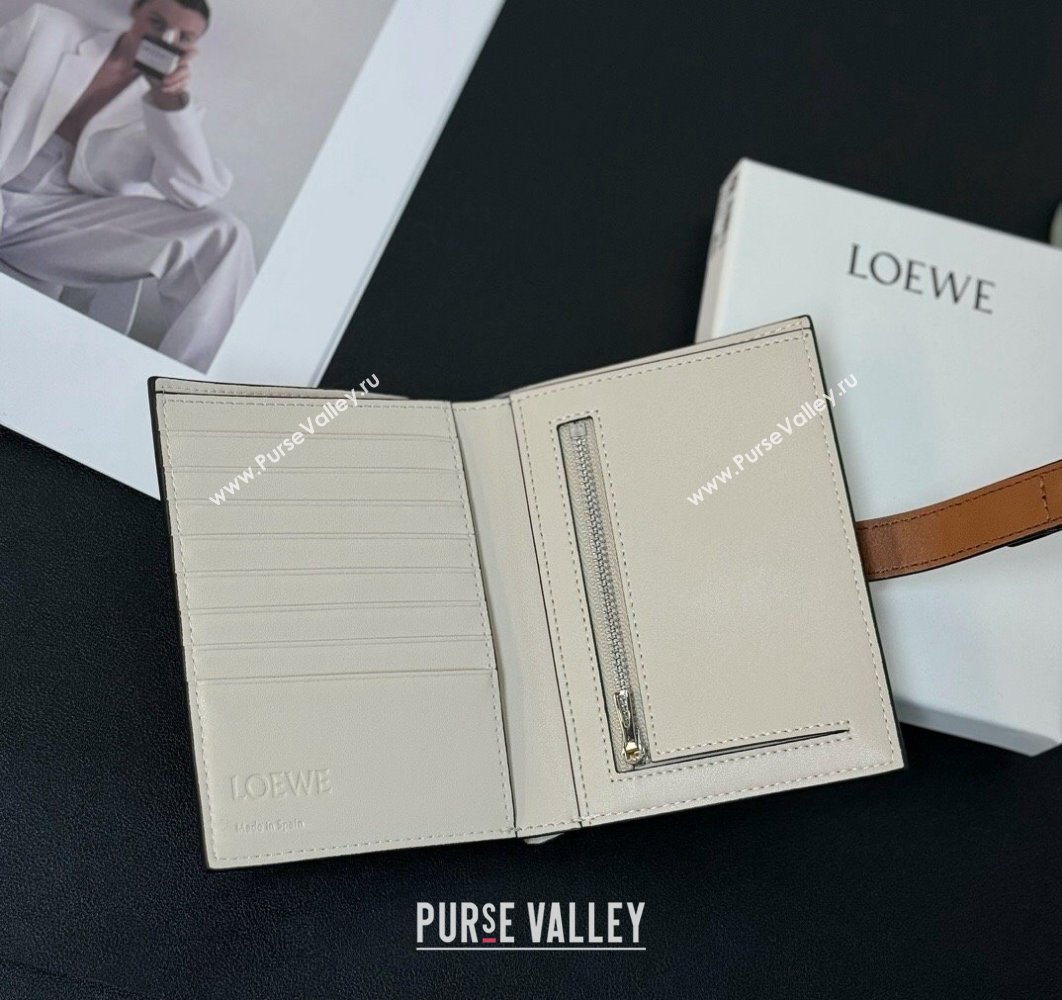 Loewe Medium vertical wallet in soft grained calfskin Green (hongyun-24032022)