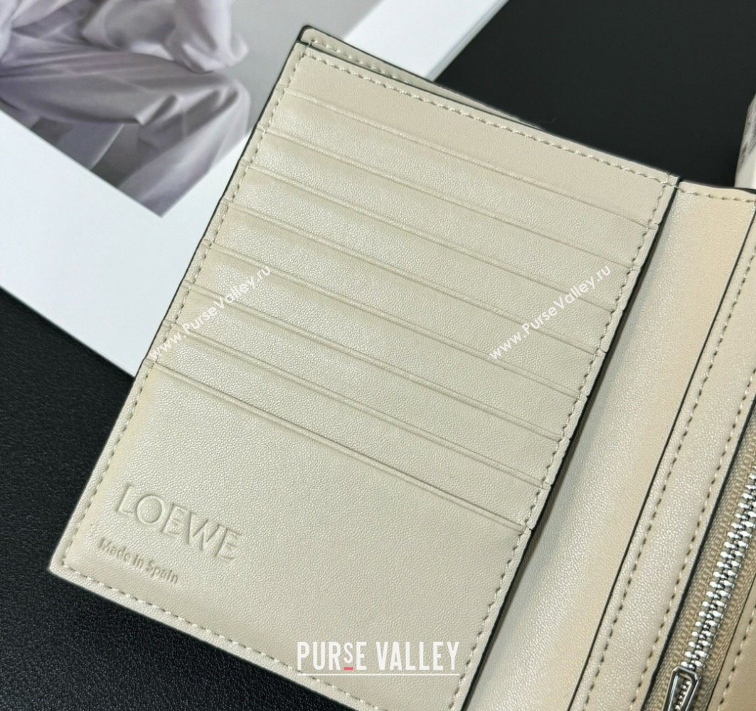 Loewe Medium vertical wallet in soft grained calfskin Green (hongyun-24032022)