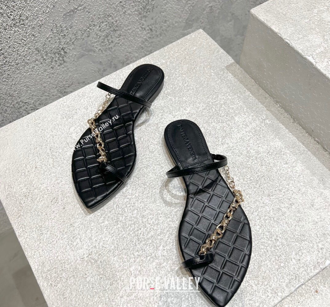 Bottega Veneta Leaf Flat Thong Sandals Black with signature knot chain embellishment 2024 (modeng-24032673)