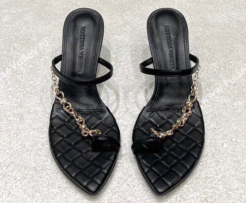 Bottega Veneta Heel 6.5cm Leaf Thong Sandals Black with signature knot chain embellishment 2024 (modeng-24032671)