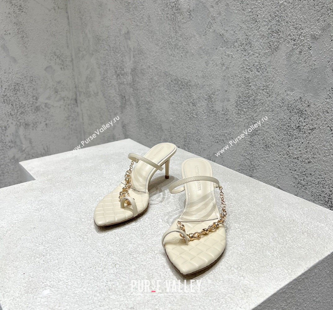 Bottega Veneta Heel 6.5cm Leaf Thong Sandals Creamy with signature knot chain embellishment 2024 (modeng-24032672)