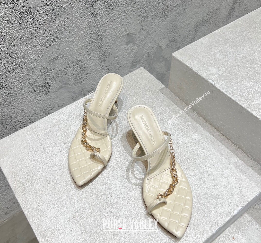 Bottega Veneta Heel 6.5cm Leaf Thong Sandals Creamy with signature knot chain embellishment 2024 (modeng-24032672)