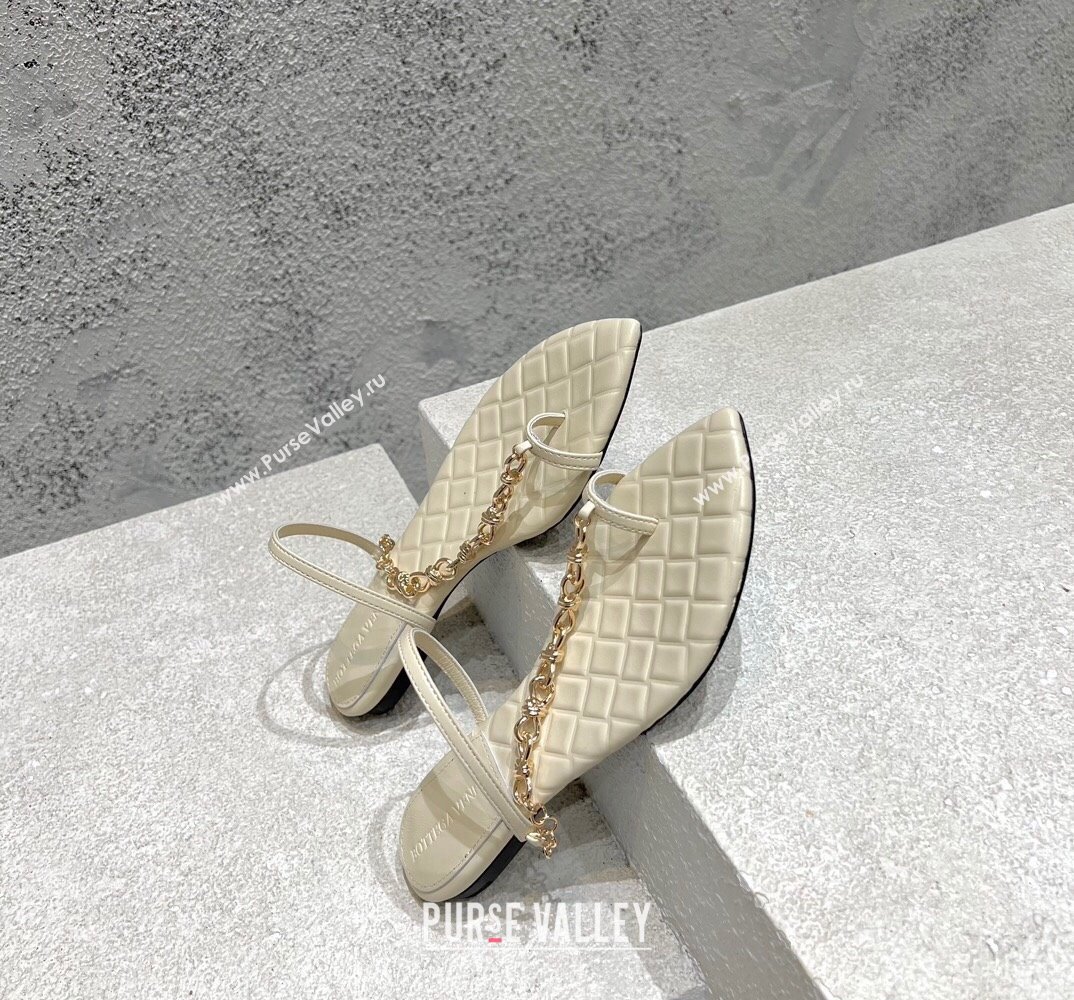 Bottega Veneta Leaf Flat Thong Sandals Creamy with signature knot chain embellishment 2024 (modeng-24032674)