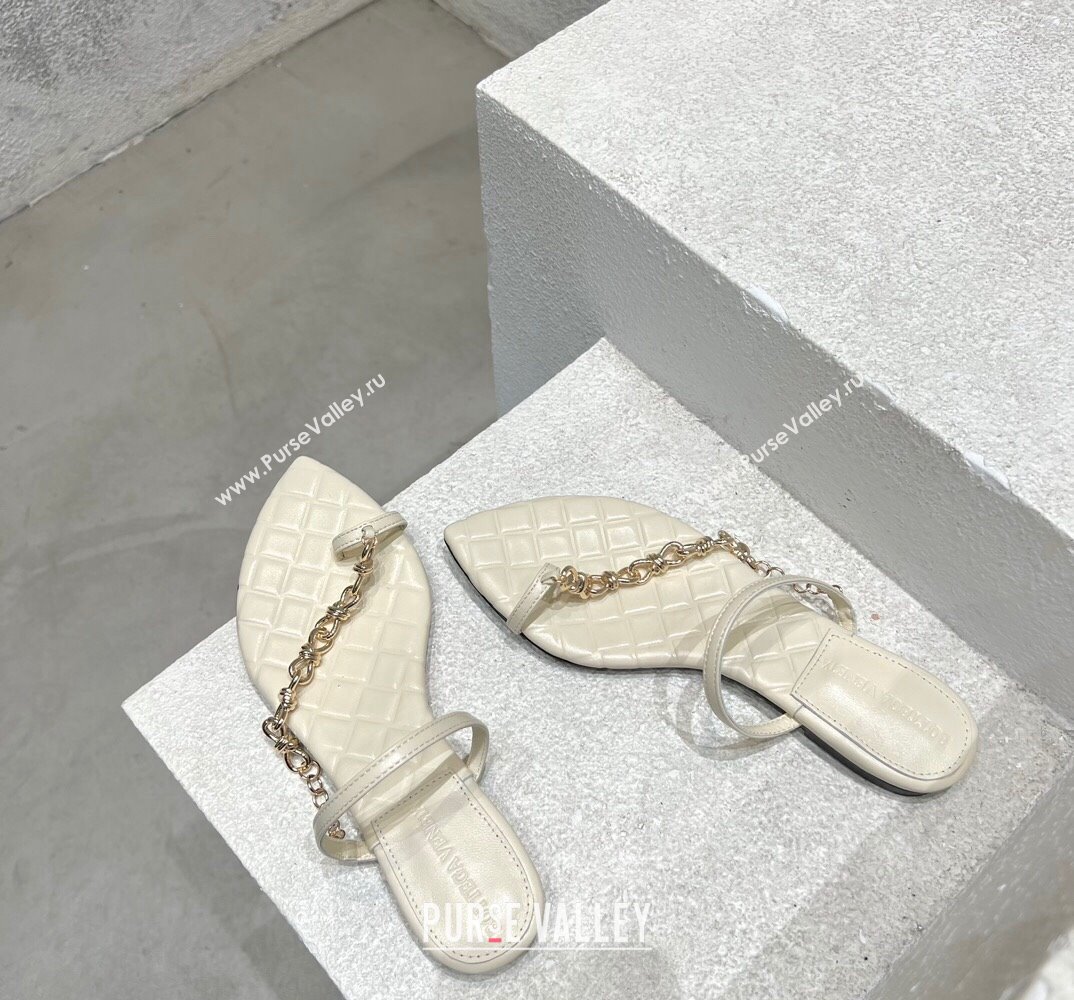 Bottega Veneta Leaf Flat Thong Sandals Creamy with signature knot chain embellishment 2024 (modeng-24032674)