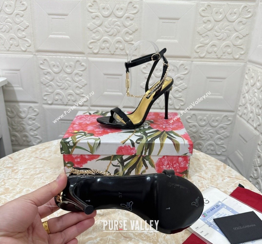 Dolce Gabbana Heel 10.5cm Patent leather sandals Black with chain and charm 2024 (modeng-24032907)