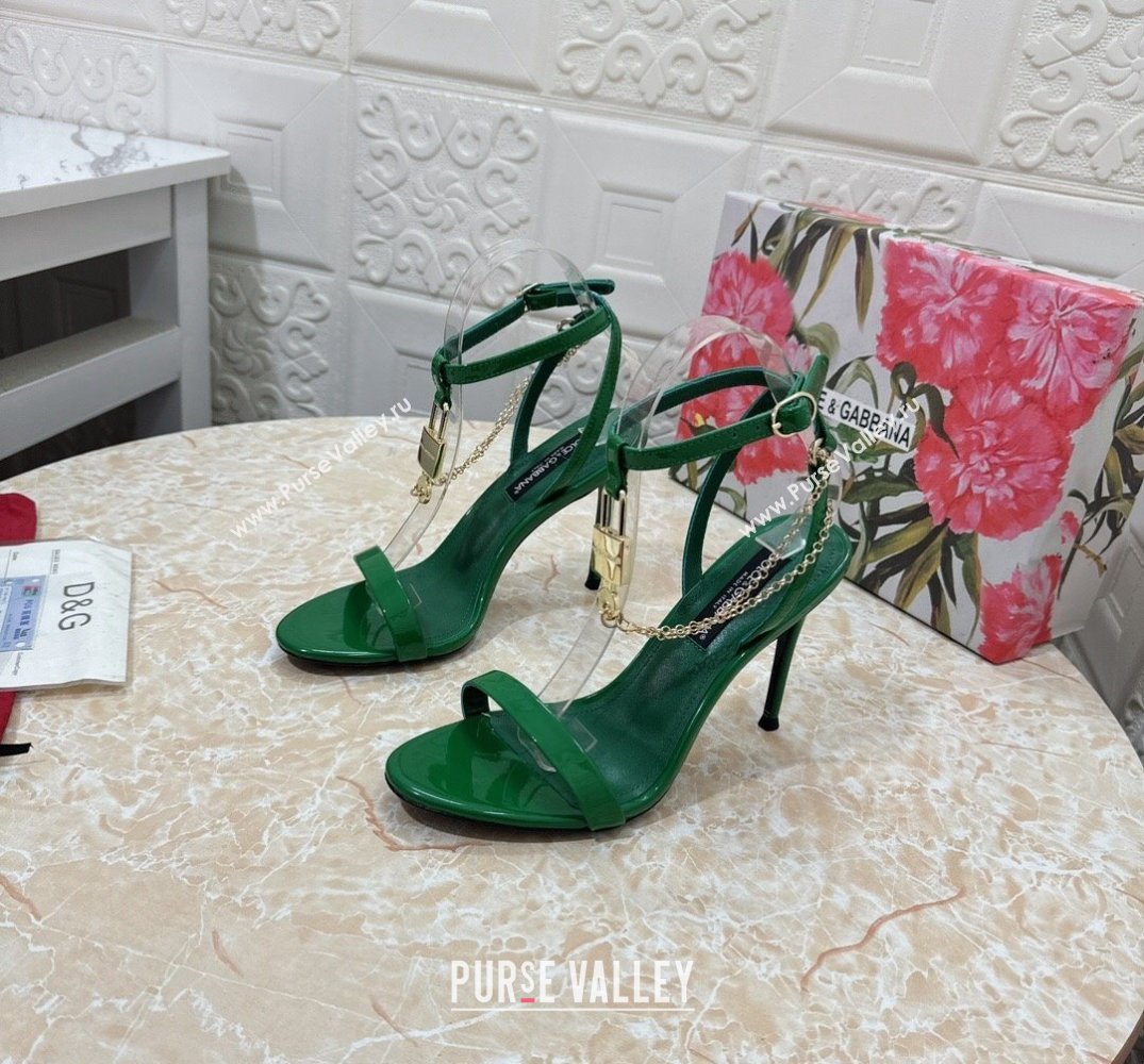 Dolce Gabbana Heel 10.5cm Patent leather sandals Green with chain and charm 2024 (modeng-24032909)