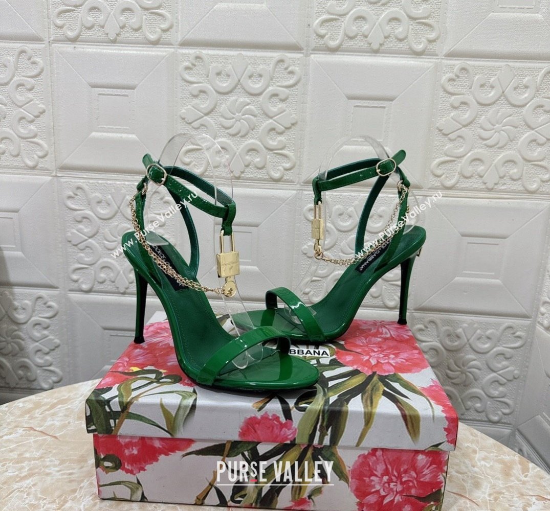 Dolce Gabbana Heel 10.5cm Patent leather sandals Green with chain and charm 2024 (modeng-24032909)