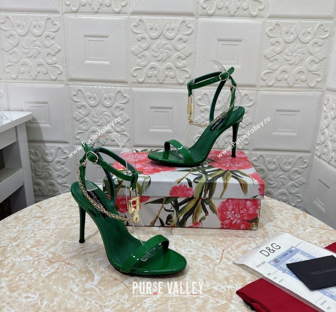 Dolce Gabbana Heel 10.5cm Patent leather sandals Green with chain and charm 2024 (modeng-24032909)