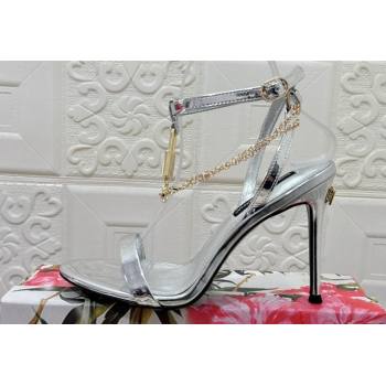 Dolce Gabbana Heel 10.5cm Patent leather sandals Silver with chain and charm 2024 (modeng-24032911)