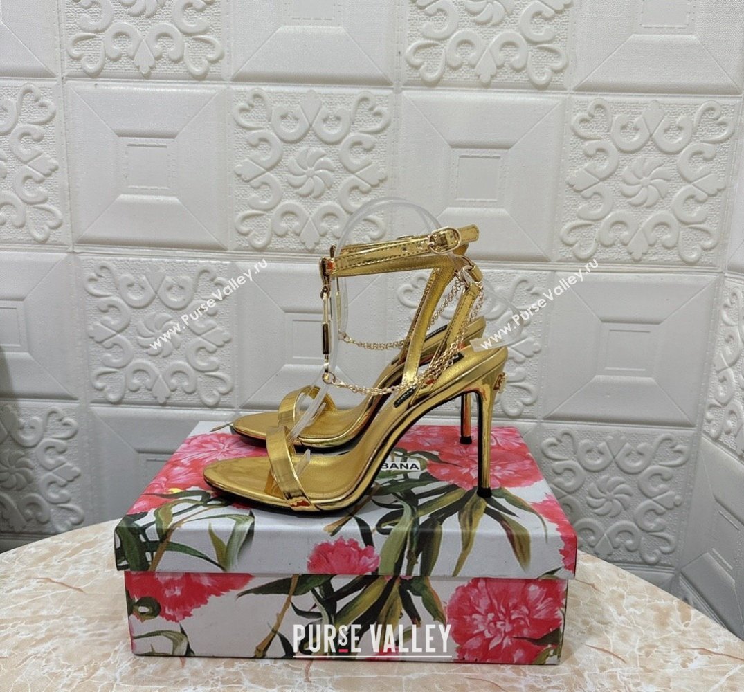 Dolce Gabbana Heel 10.5cm Patent leather sandals Gold with chain and charm 2024 (modeng-24032910)