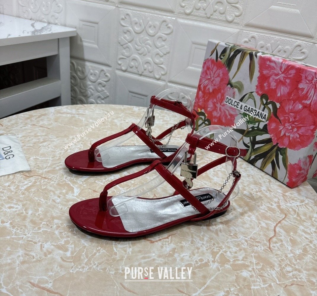 Dolce Gabbana Patent leather Flat Thong sandals Red with chain and charm 2024 (modeng-24032926)