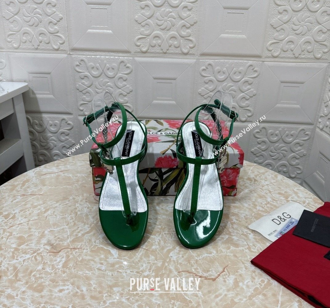 Dolce Gabbana Patent leather Flat Thong sandals Green with chain and charm 2024 (modeng-24032927)