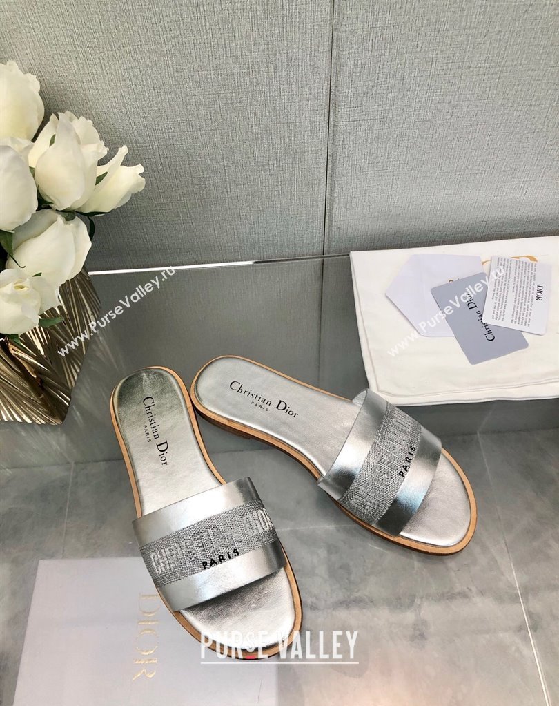 Dior Dway Slides in Silver Calfskin and Embroidered Cotton 2024 (modeng-24033016)
